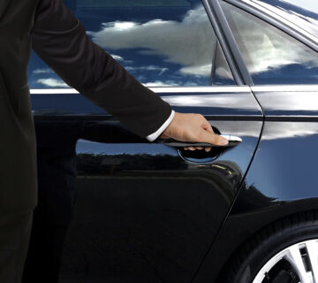 Traveling with a Group? Book Spacious and Affordable Airport Transportation in Seattle, WA
