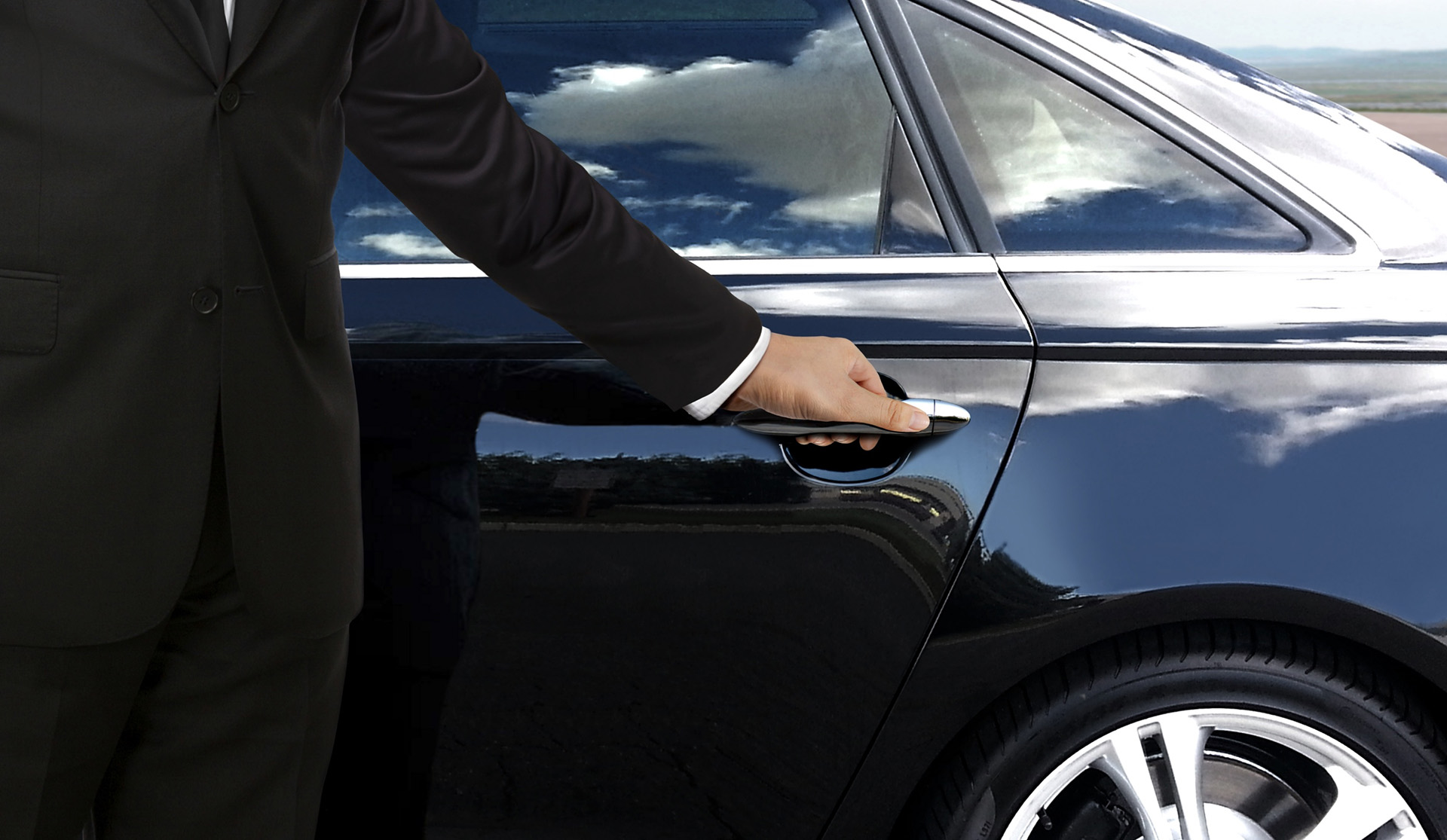 Traveling with a Group? Book Spacious and Affordable Airport Transportation in Seattle, WA