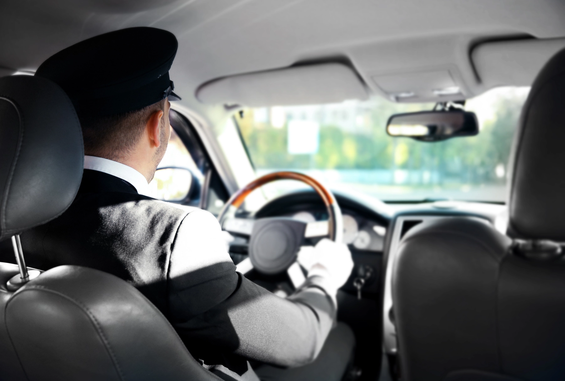 how to avoid travel scams | Luxury Transportation Seattle | Premium Transportation in Seattle