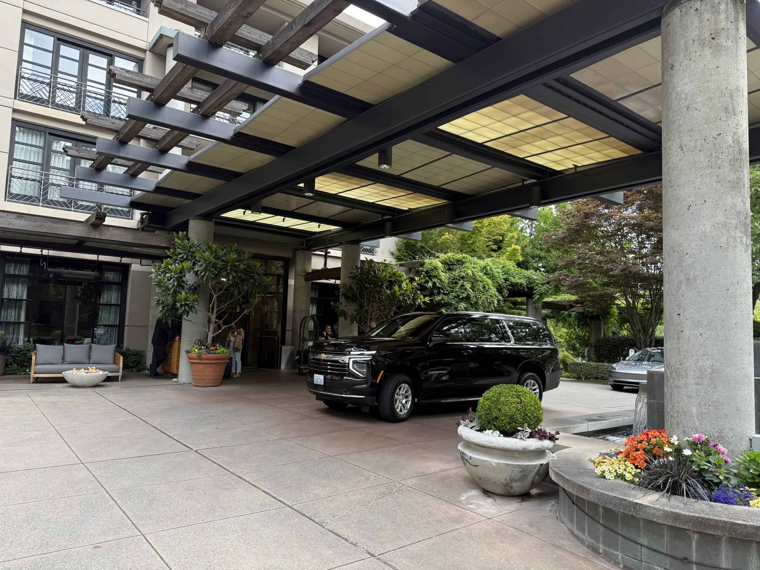 All Black Limo chauffeur and luxury vehicle for Bellevue to Sea-Tac Airport transfers