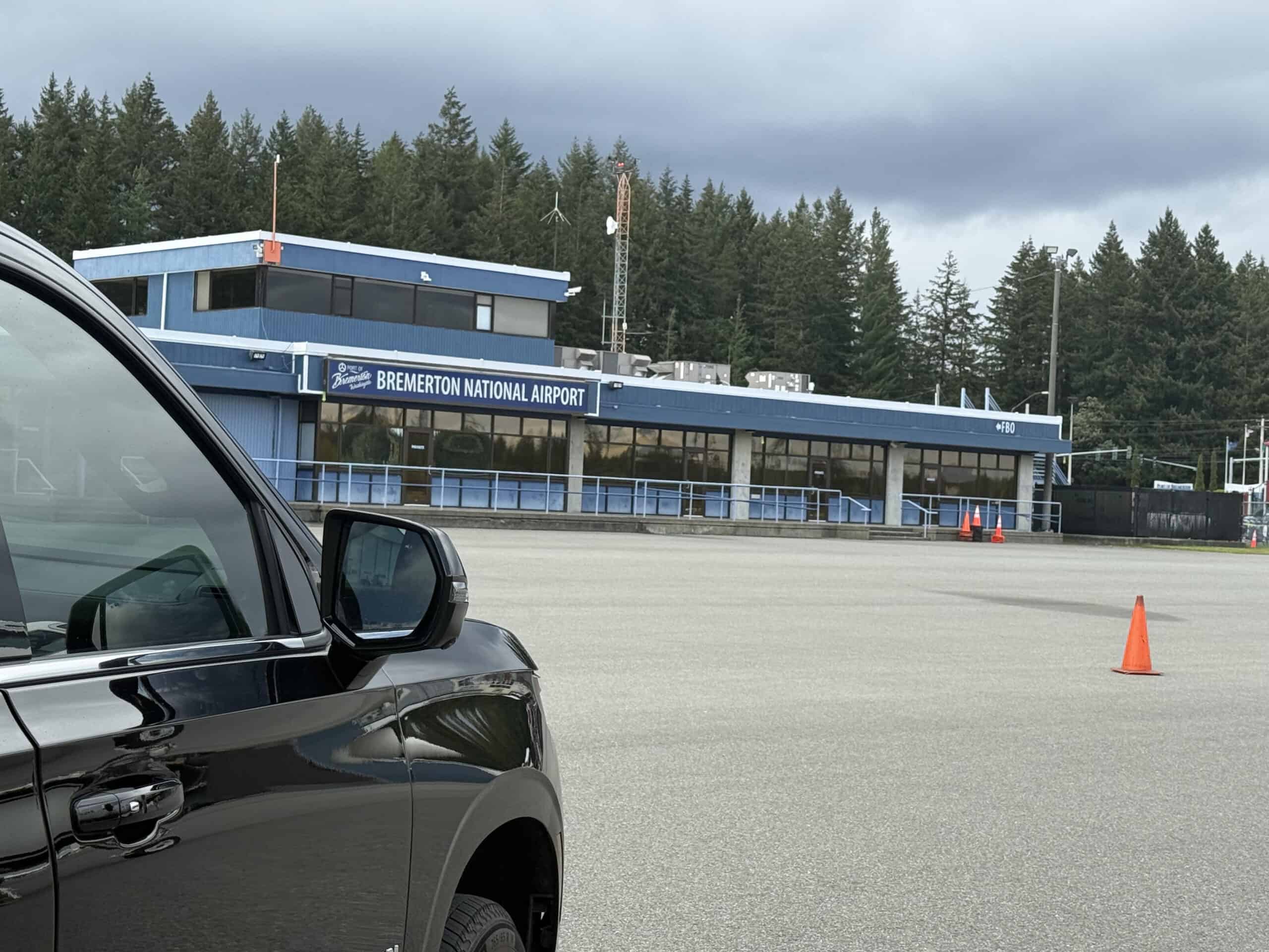 All Black Limo car service in Bremerton, WA